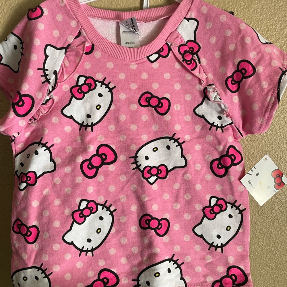 NWT. HELLO KITTY KIDS 2 PIECE SET TOP AND SHORTS. SIZE 7/8